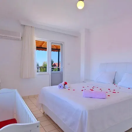 Ciftlikkoey 3 Bedroom With Private Pool 빌라 페티예